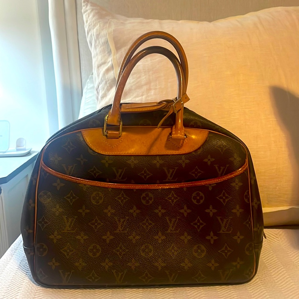 Louis Vuitton Deauville bag
